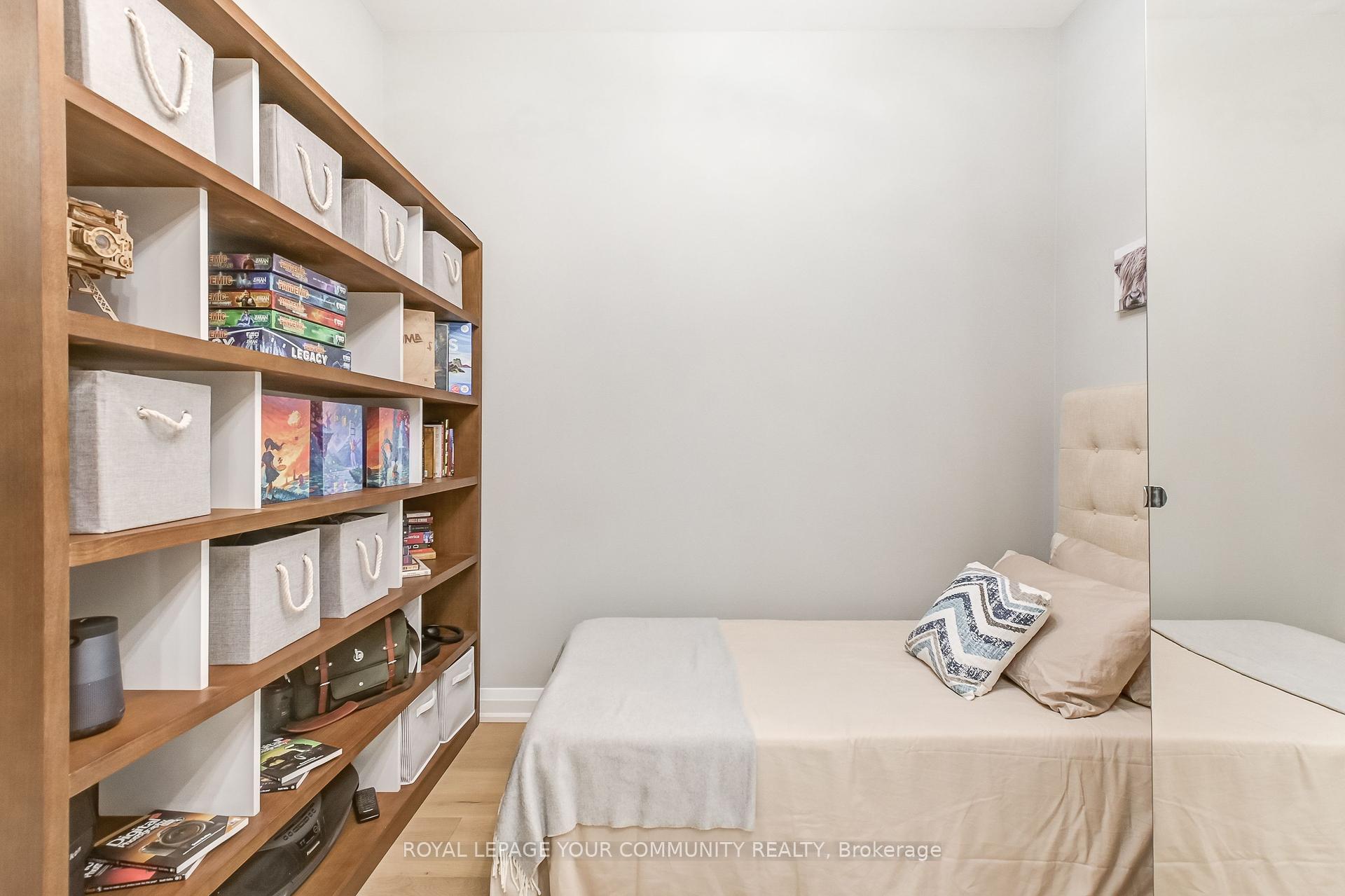 2 Bedrooms Condo at 11 Bronte,  Oakville For sale