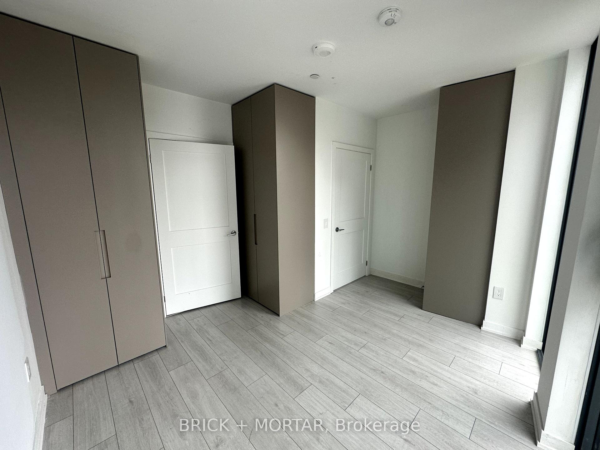 2 Bedrooms Condo at 1 Hillsdale, Toronto For sale