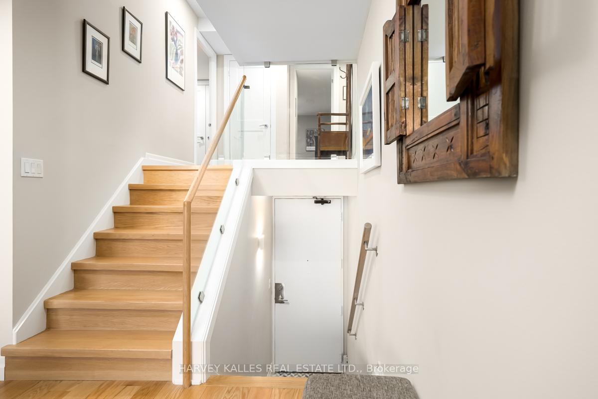 3 Bedrooms Condo at 33 Harbour, Toronto For sale