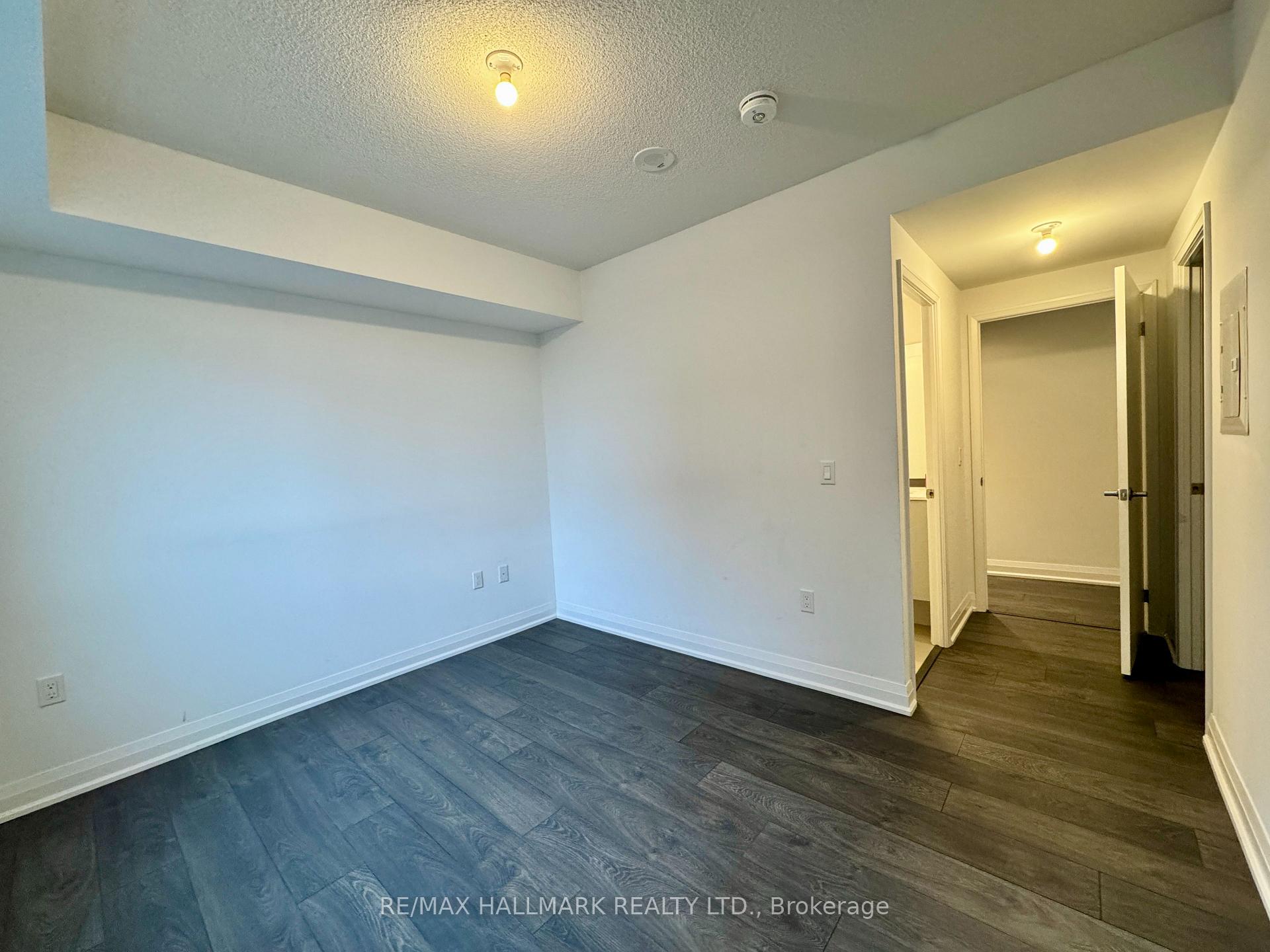 2 Bedrooms Condo at 26 Gibbs, Toronto For sale