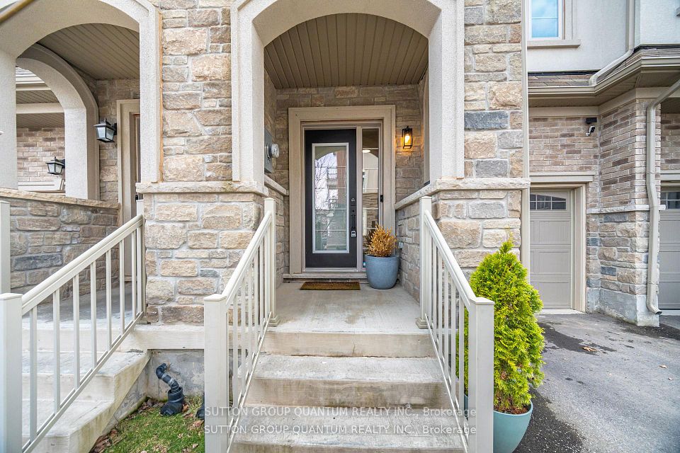 110 Borers Creek Circle, Hamilton, ON L8B 1W3