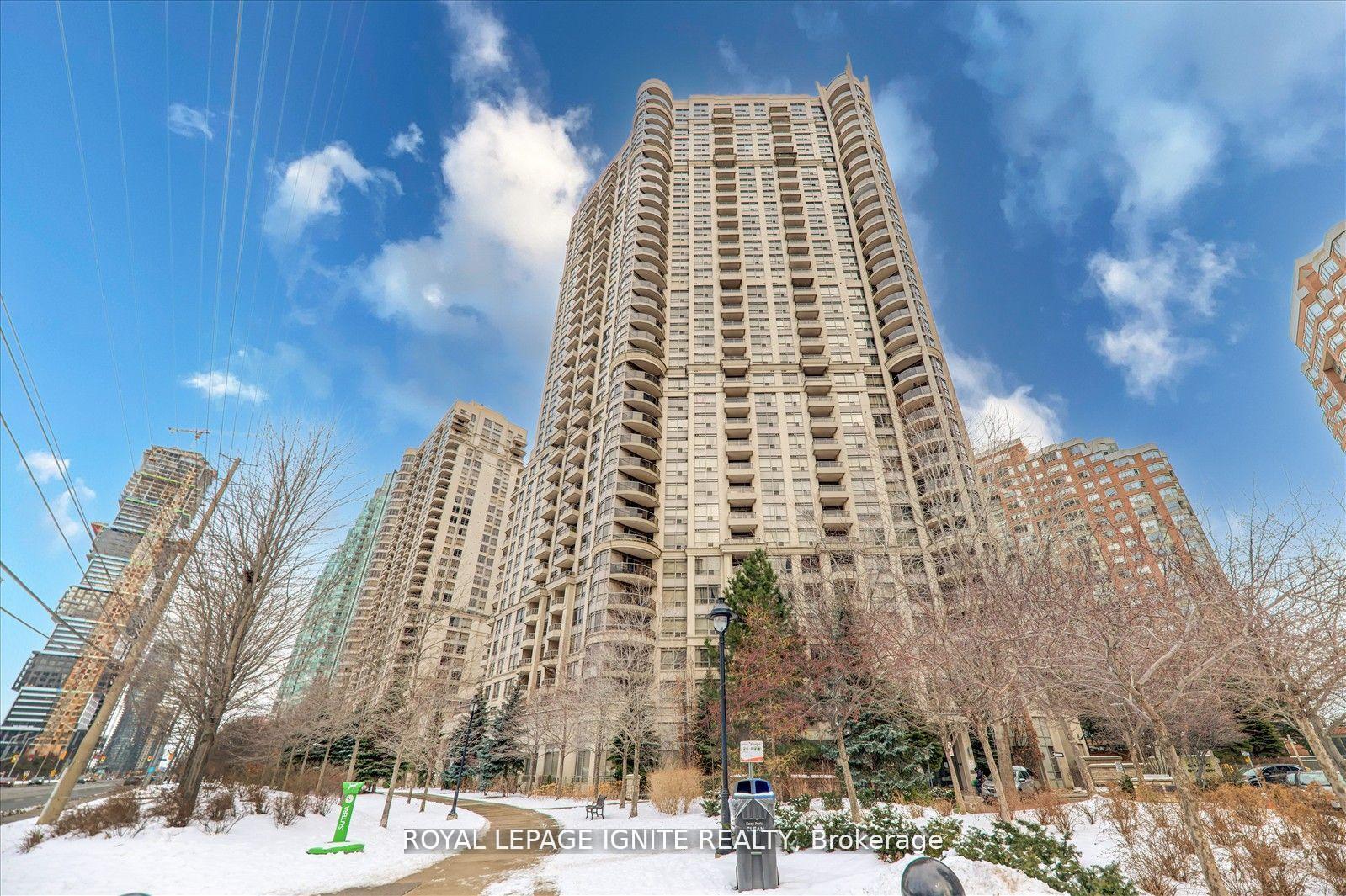 2 Bedrooms Condo at 310 Burnhamthorpe, Mississauga For sale