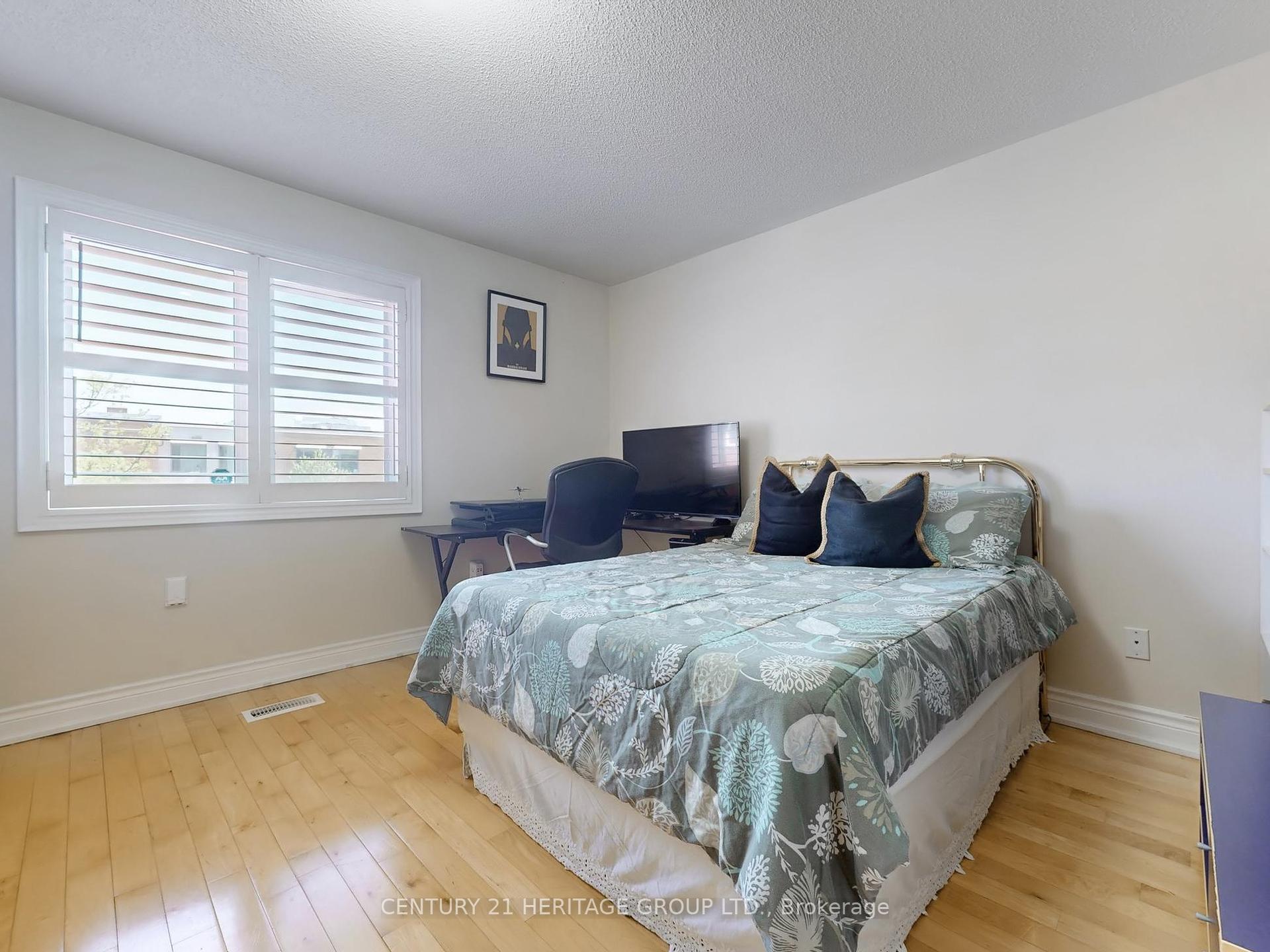 4 Bedrooms Condo at 127 Mill, Toronto For sale