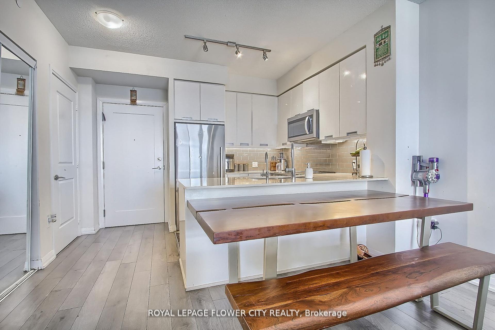 1 Bedroom Condo at 65 Watergarden, Mississauga For sale