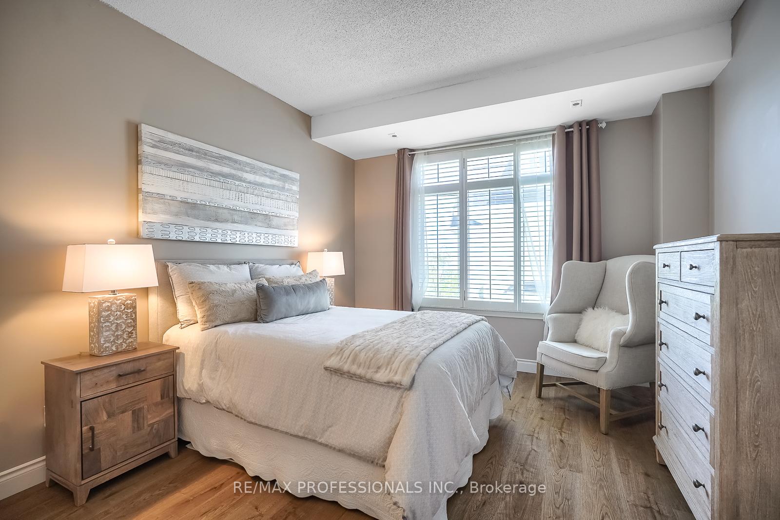 3 Bedrooms Condo at 32 Stadium, Toronto For sale
