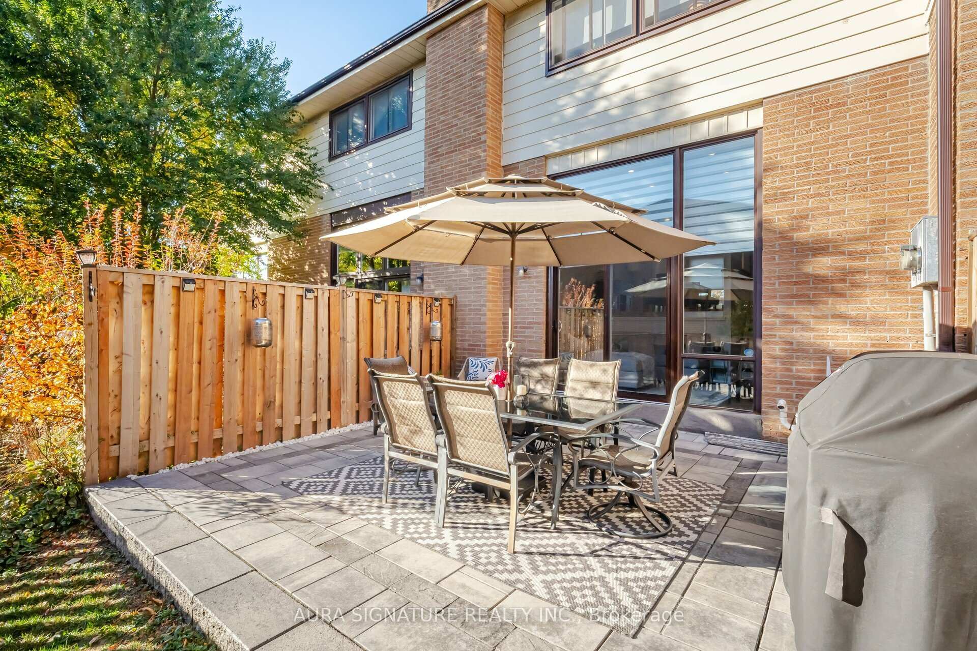 3 Bedrooms Condo at 88 Rainbow, Vaughan For sale