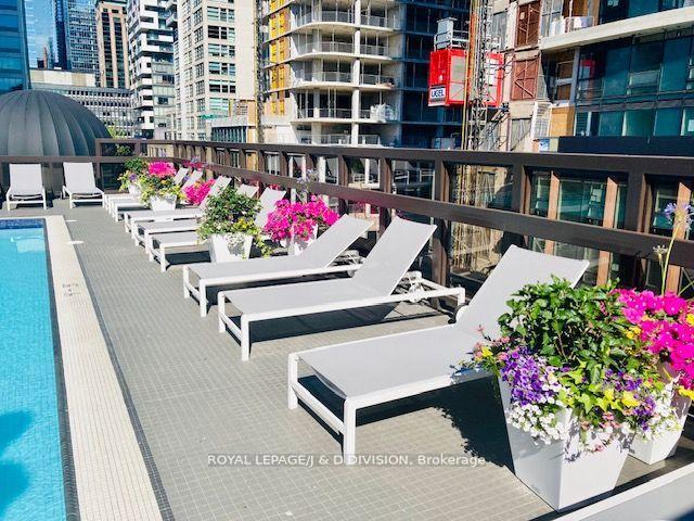 2 Bedrooms Condo at 55 Lombard, Toronto For sale