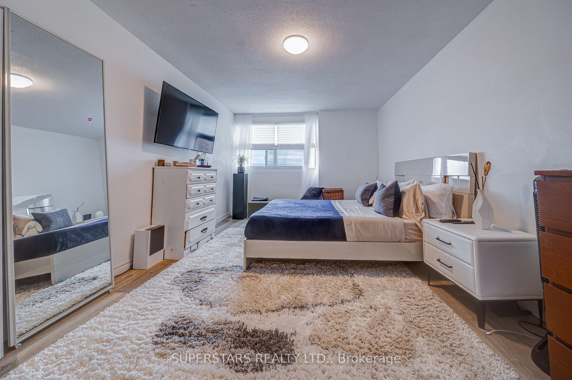 2 Bedrooms Condo at 3 Massey, Toronto For sale