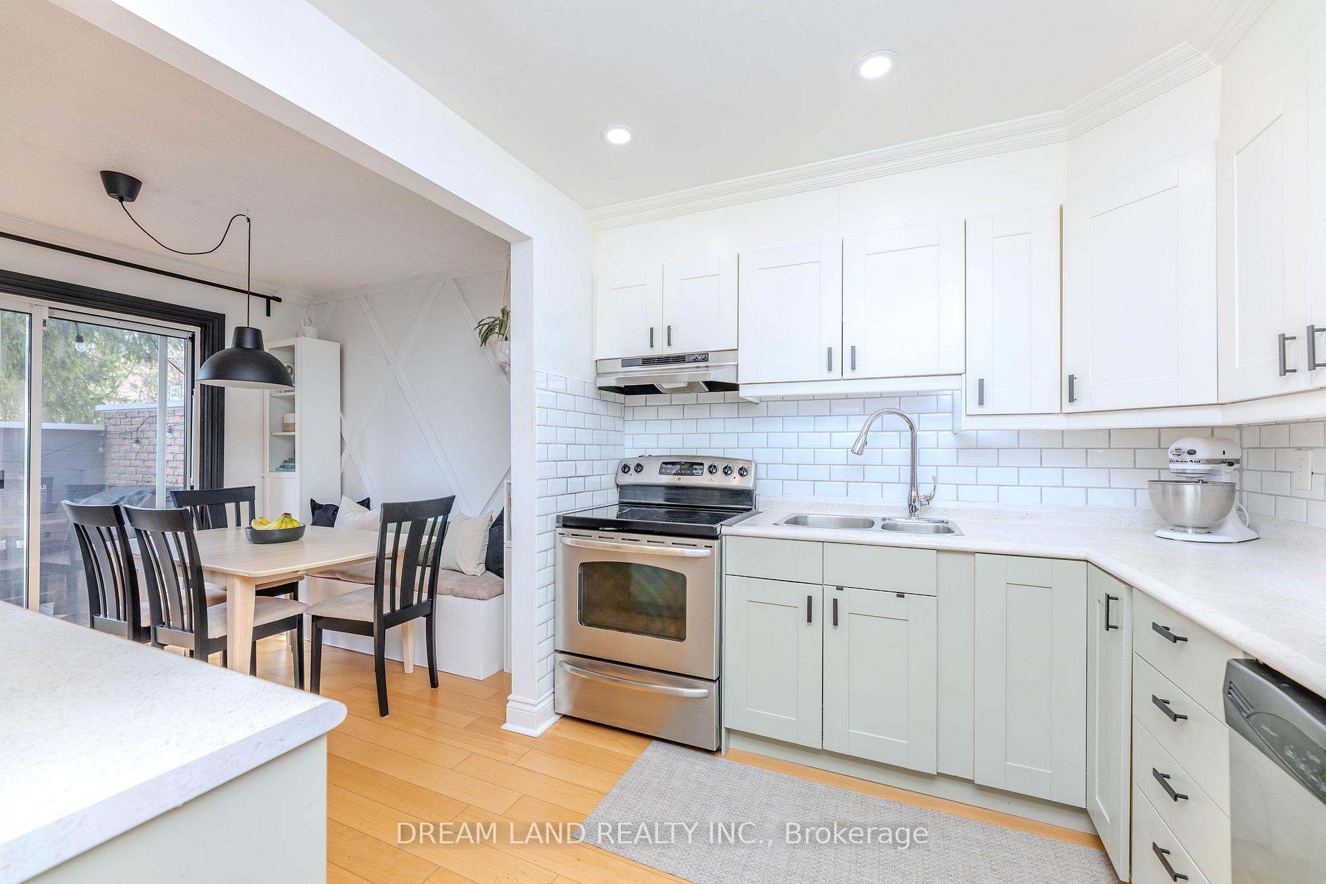 3 Bedrooms Condo at 653 Francis,  Burlington For sale