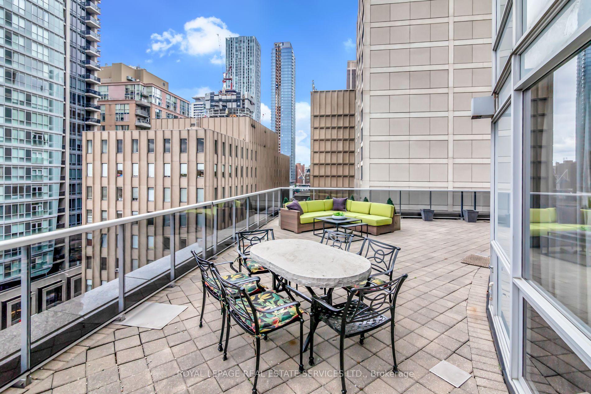 3 Bedrooms Condo at 10 Bellair, Toronto For sale