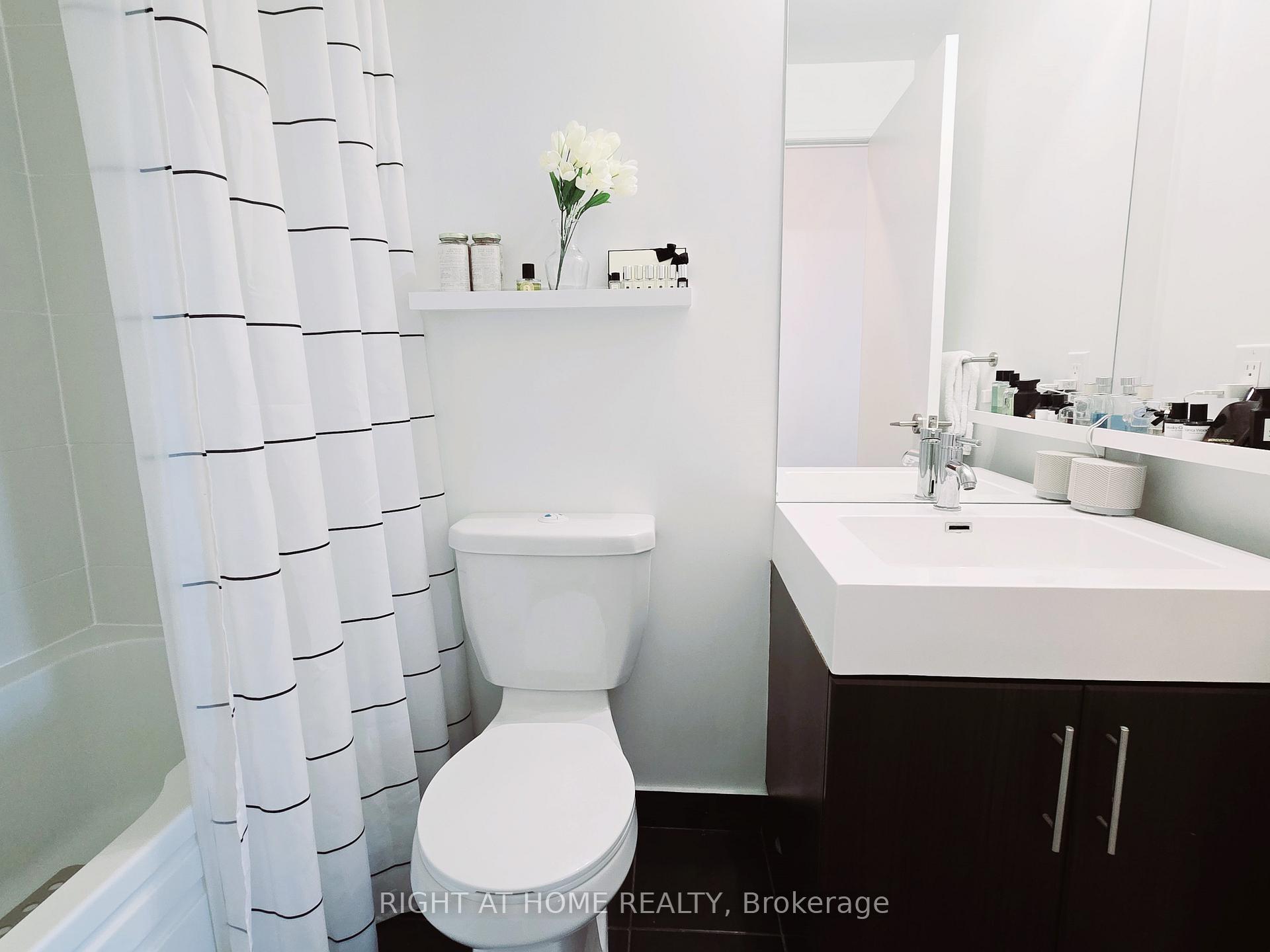 3 Bedrooms Condo at 35 Brian Peck, Toronto For sale