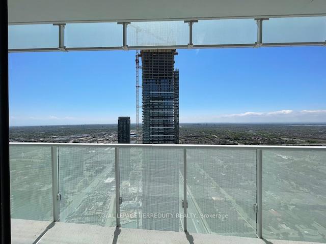 2 Bedrooms Condo at 3900 Confederation, Mississauga For sale