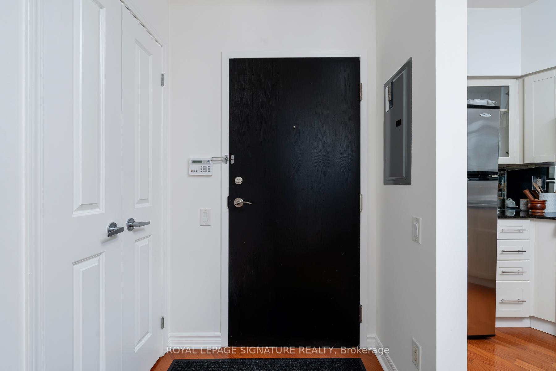 1 Bedroom Condo at 15 Windermere, Toronto For sale