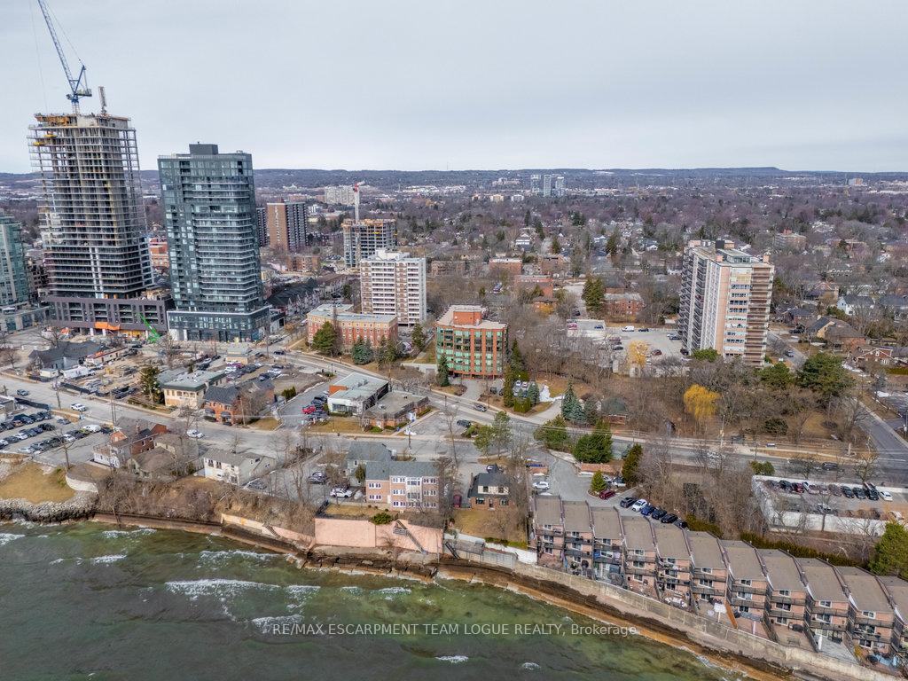 2 Bedrooms Condo at 2121 Lakeshore,  Burlington For sale