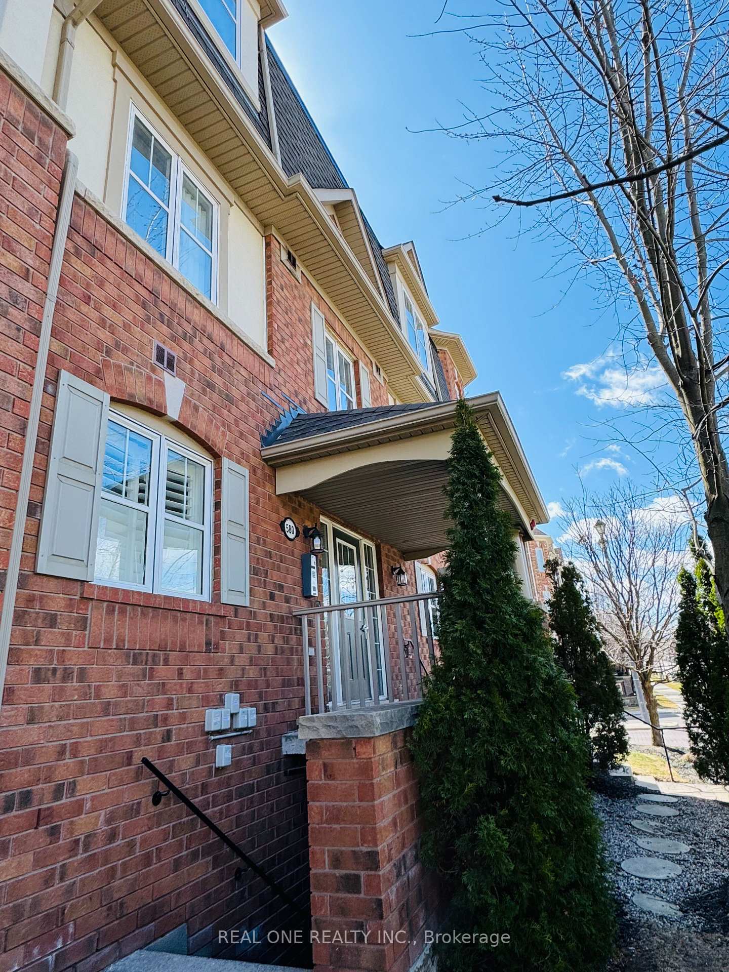 3 Bedrooms Condo at 580 Shoreline, Mississauga For sale