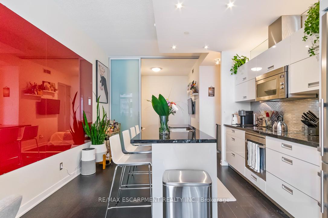 2 Bedrooms Condo at 88 Park Lawn,  Toronto For sale