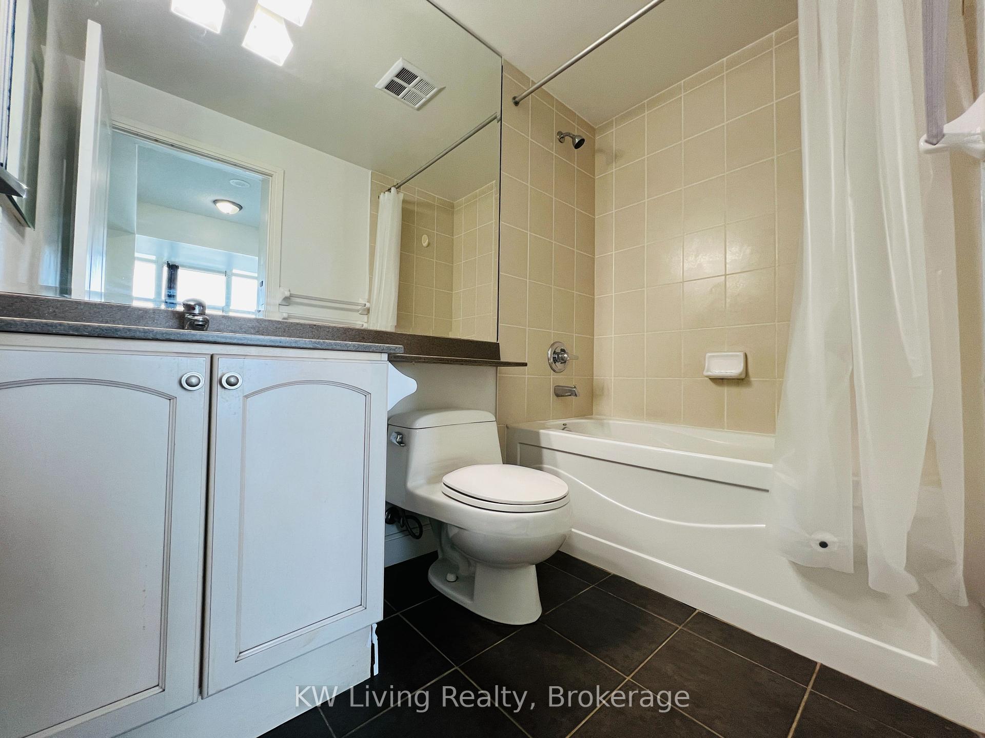 2 Bedrooms Condo at 80 Absolute,  Mississauga For sale
