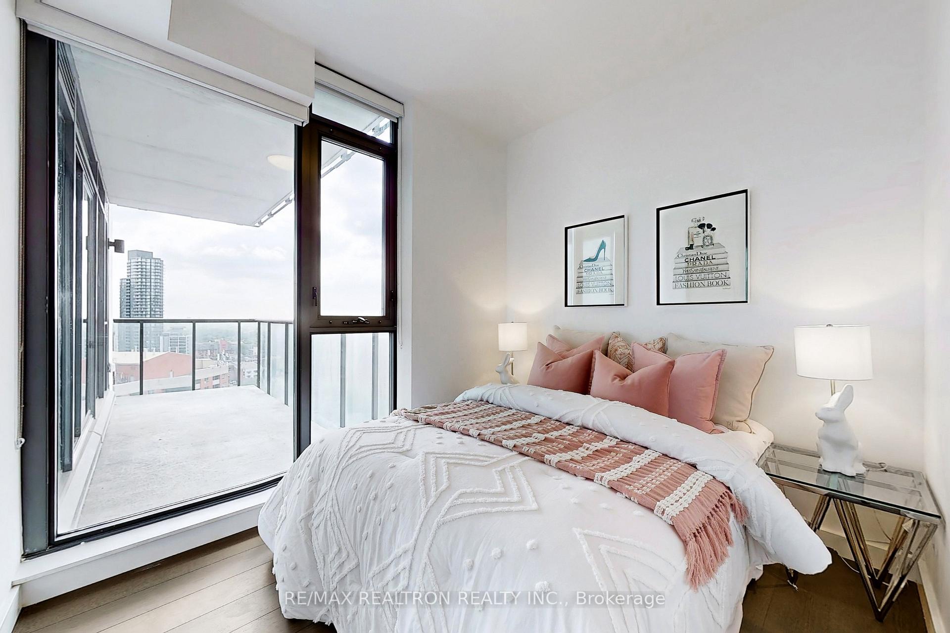 2 Bedrooms Condo at 81 Wellesley, Toronto For sale