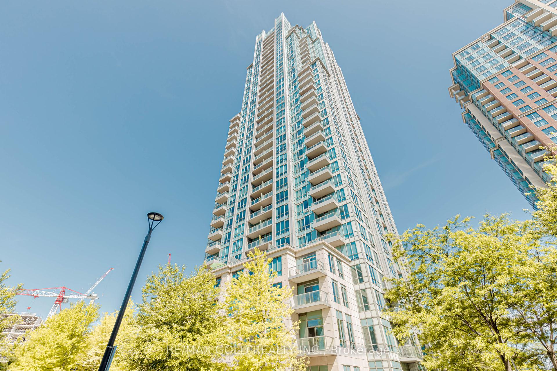 2 Bedrooms Condo at 15 Viking, Toronto For sale