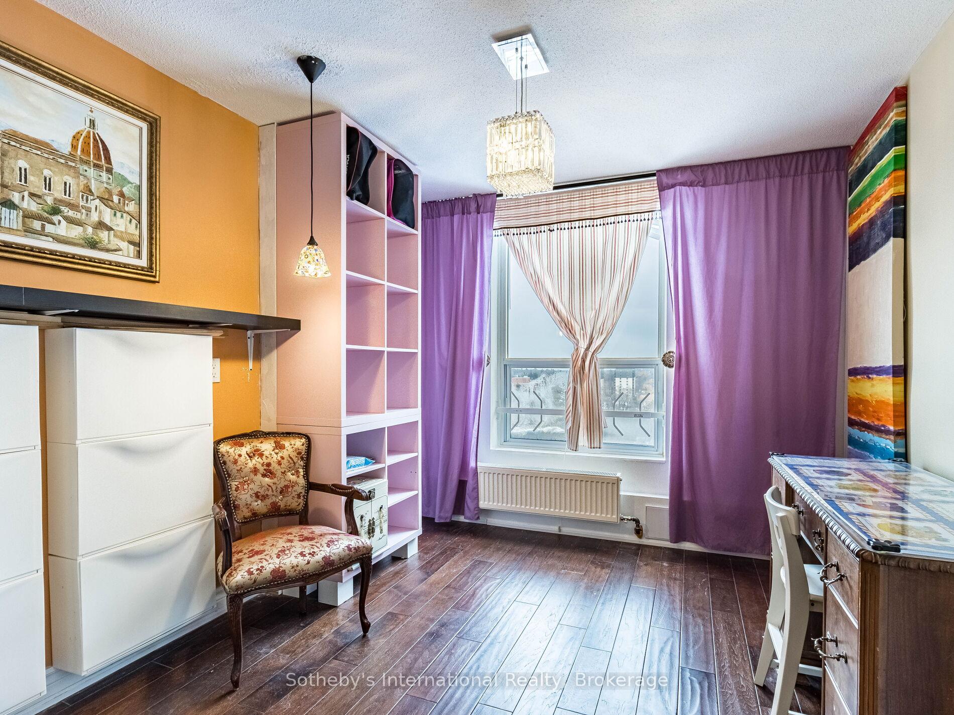 3 Bedrooms Condo at 3120 Kirwin,  Mississauga For sale