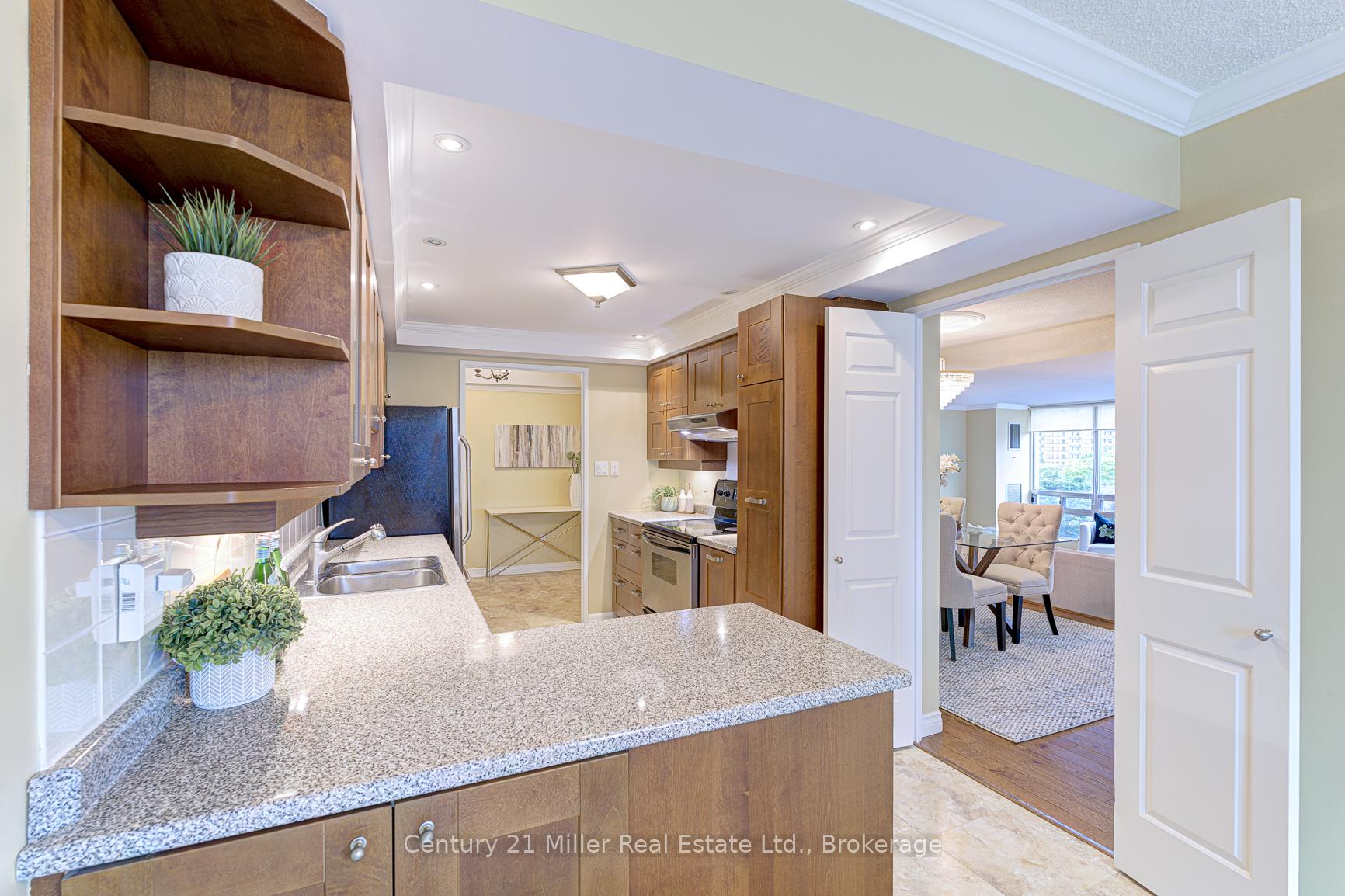 2 Bedrooms Condo at 2180 Marine, Oakville For sale