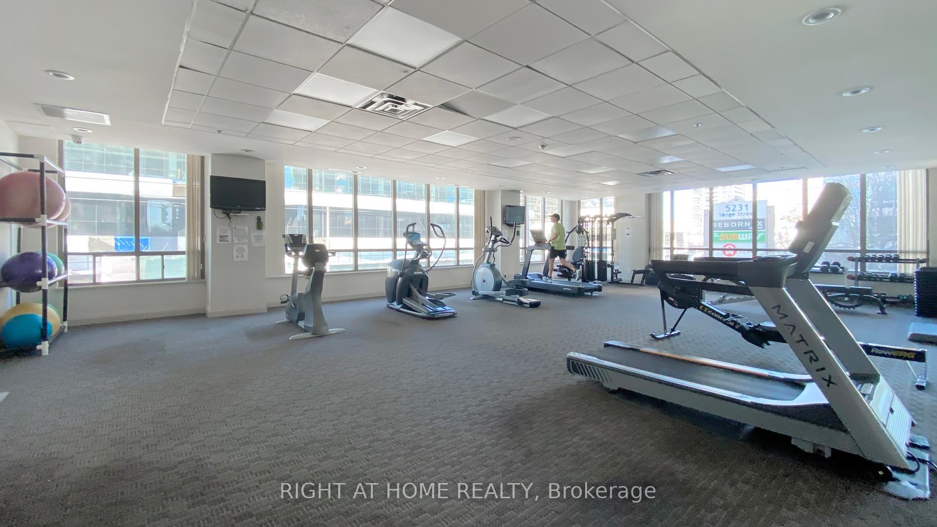 3 Bedrooms Condo at 18 Parkview, Toronto For sale