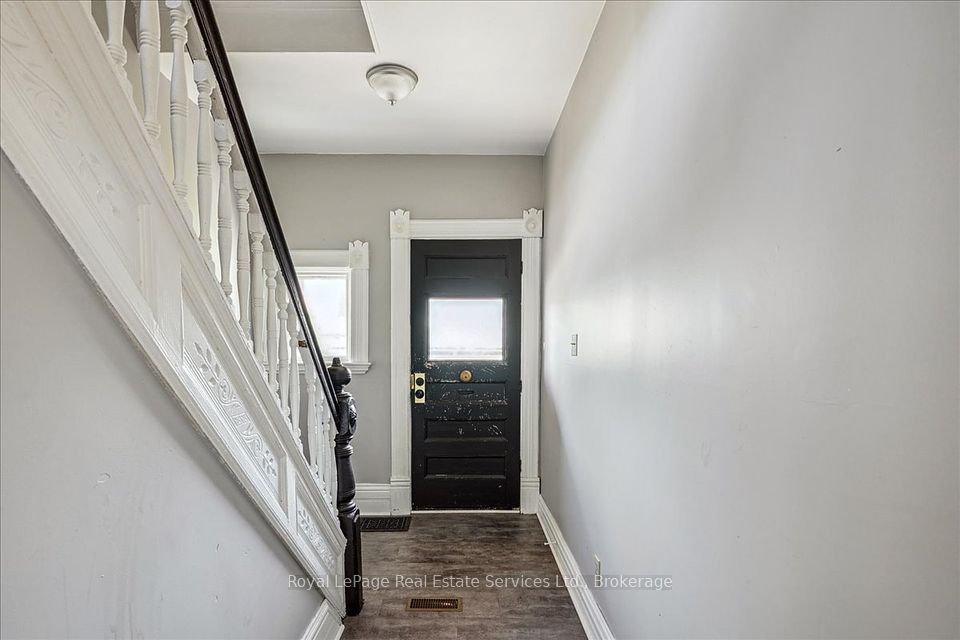 33 Rose Avenue, Brantford, ON N3S 2M3