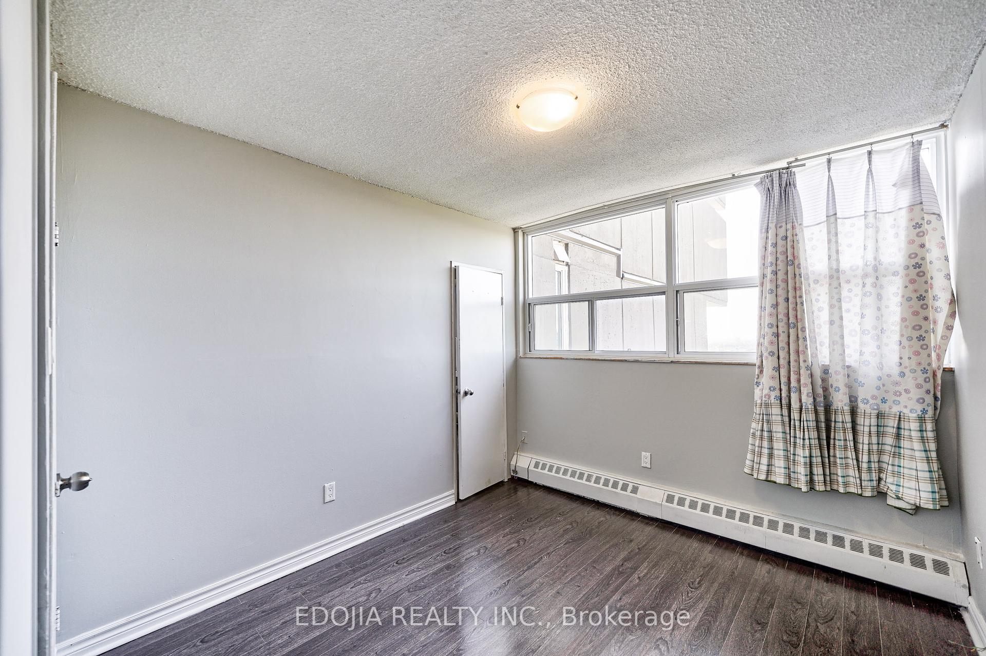 2 Bedrooms Condo at 4101 Sheppard,  Toronto For sale