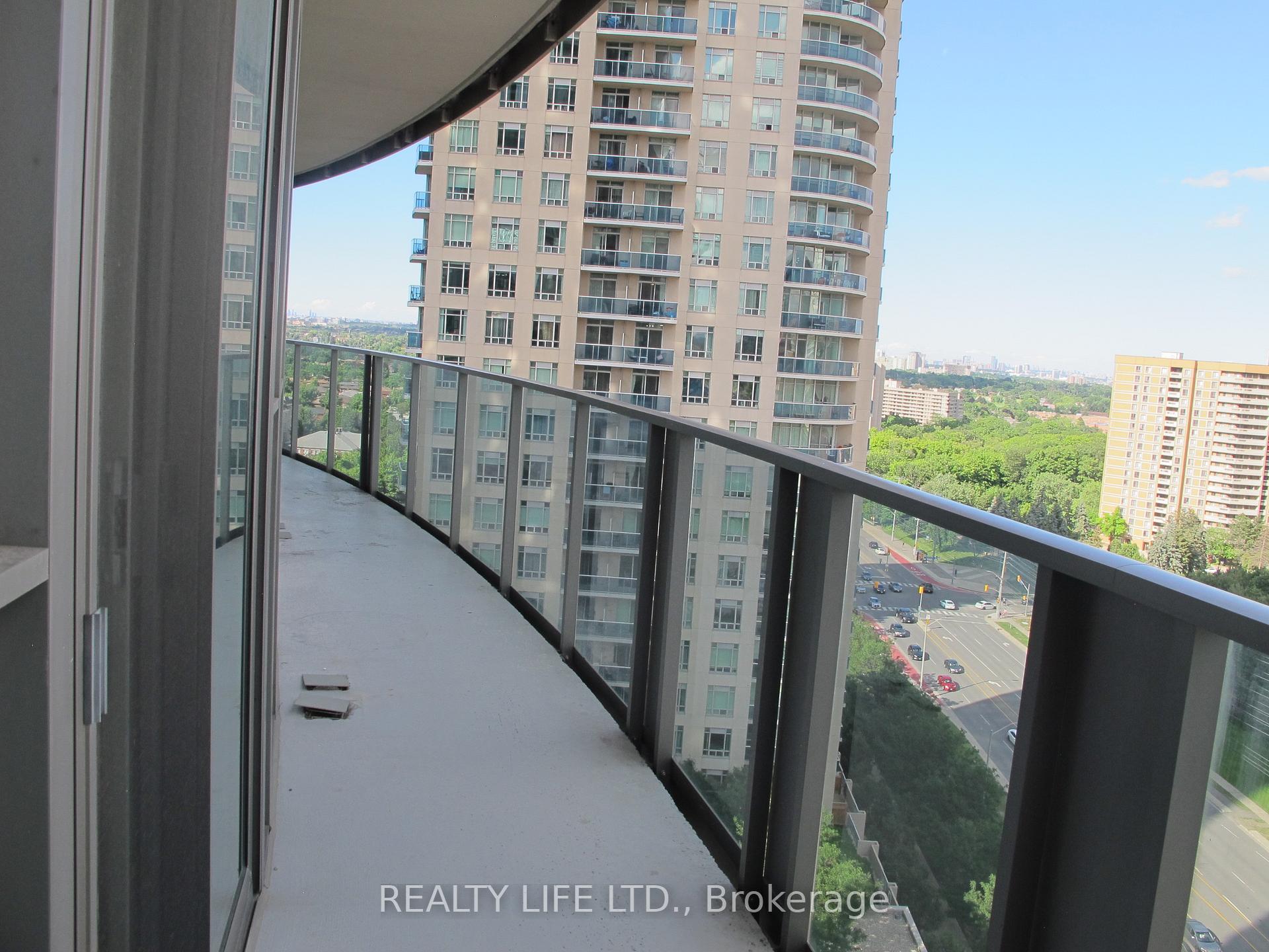 2 Bedrooms Condo at 60 Absolute, Mississauga For sale
