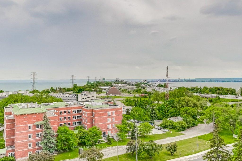 2 Bedrooms Condo at 1201 North Shore, Burlington For sale