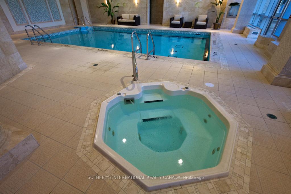 2 Bedrooms Condo at 10 Bellair, Toronto For sale