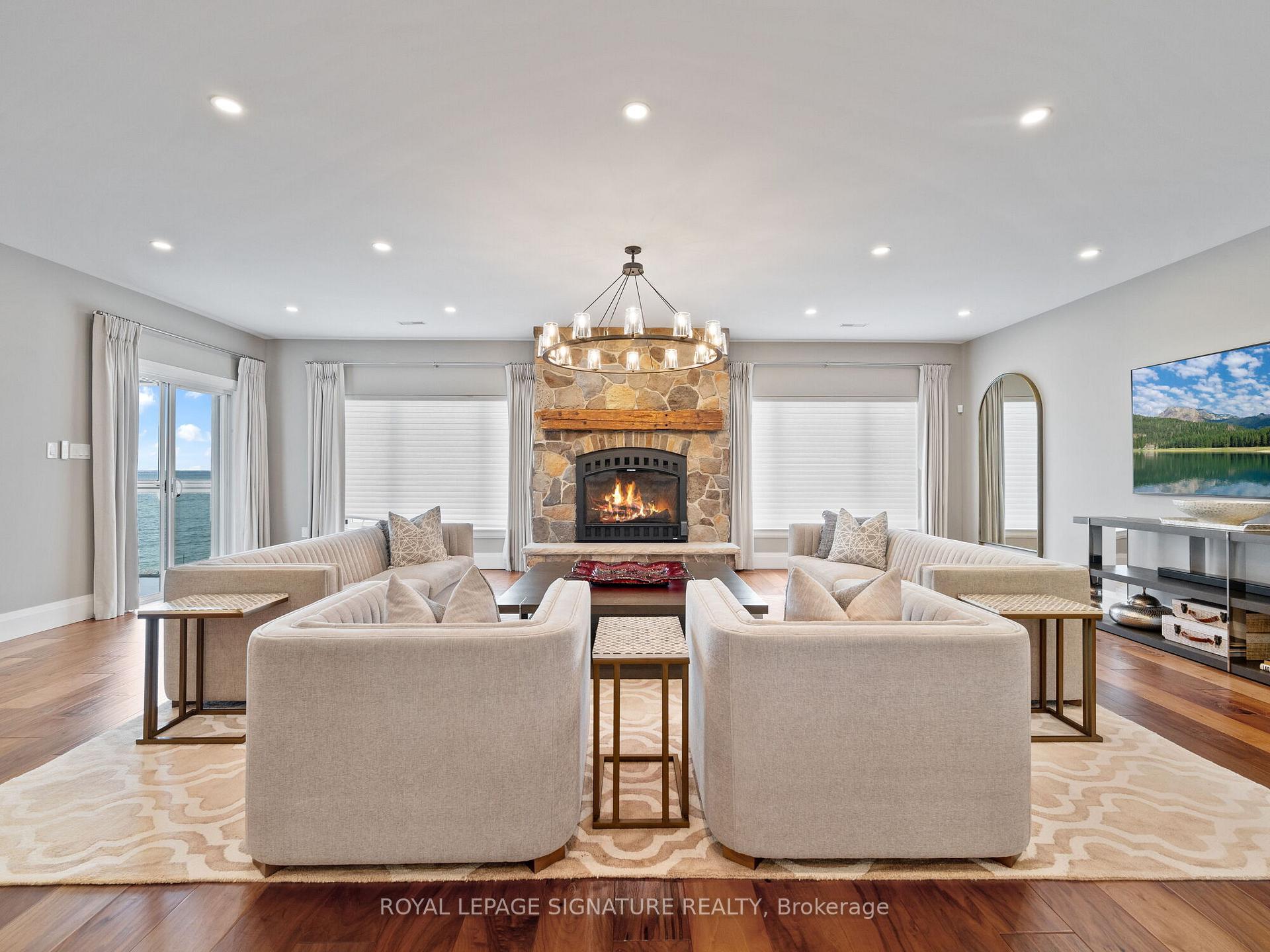 3 Bedrooms Condo at 484 Millen,  Hamilton For sale