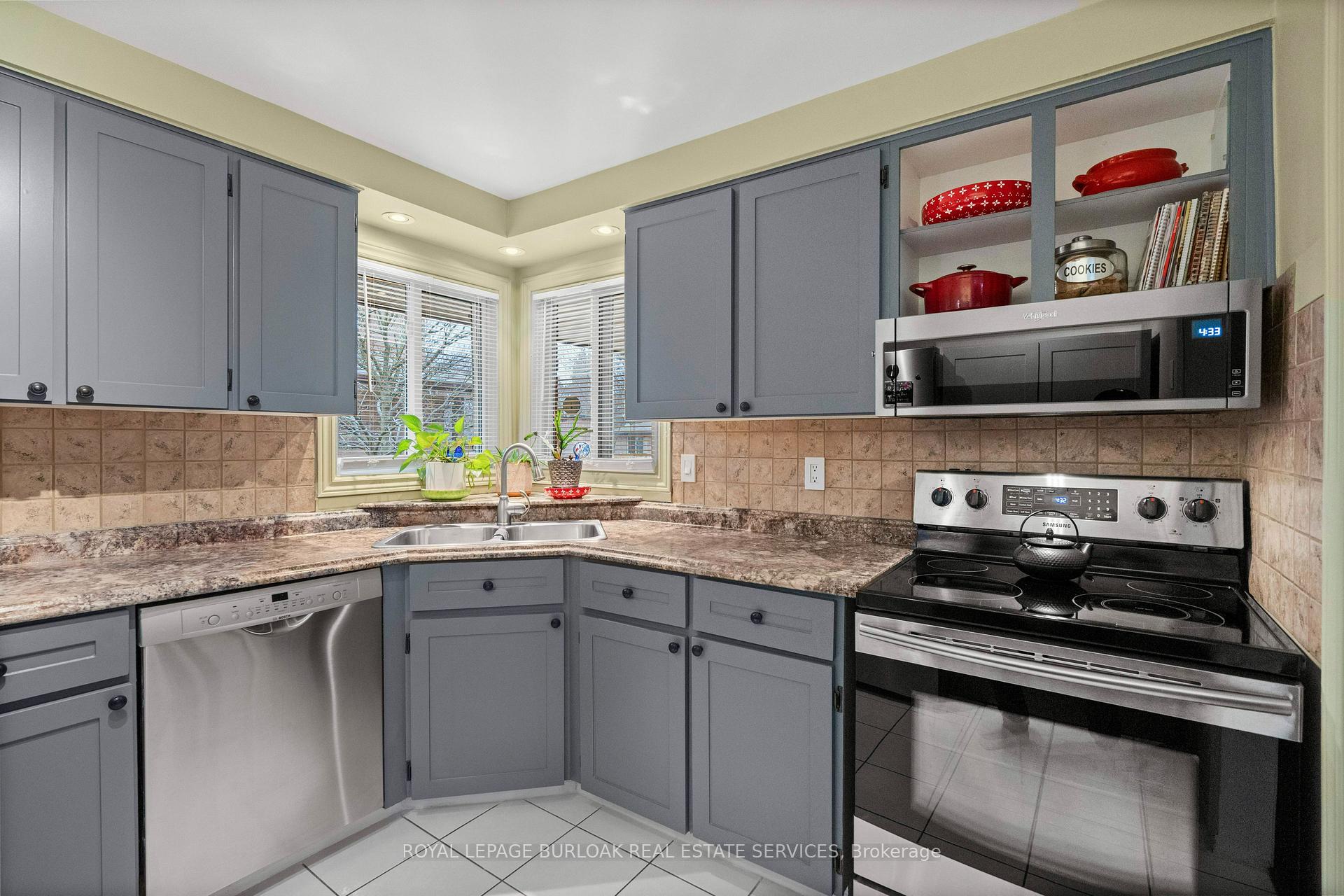 3 Bedrooms Condo at 1508 Upper Middle, Burlington For sale