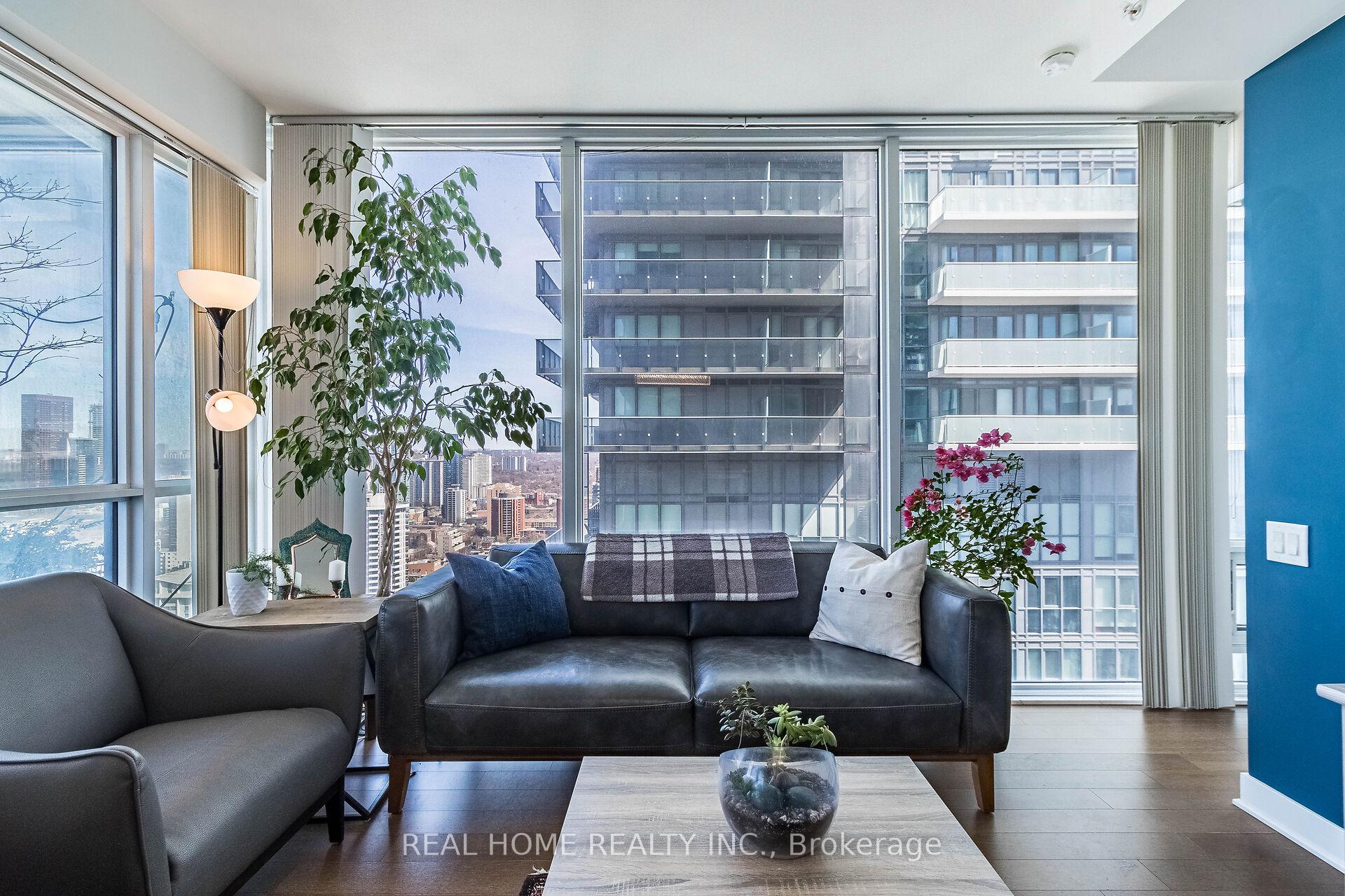 2 Bedrooms Condo at 15 Grenville,  Toronto For sale