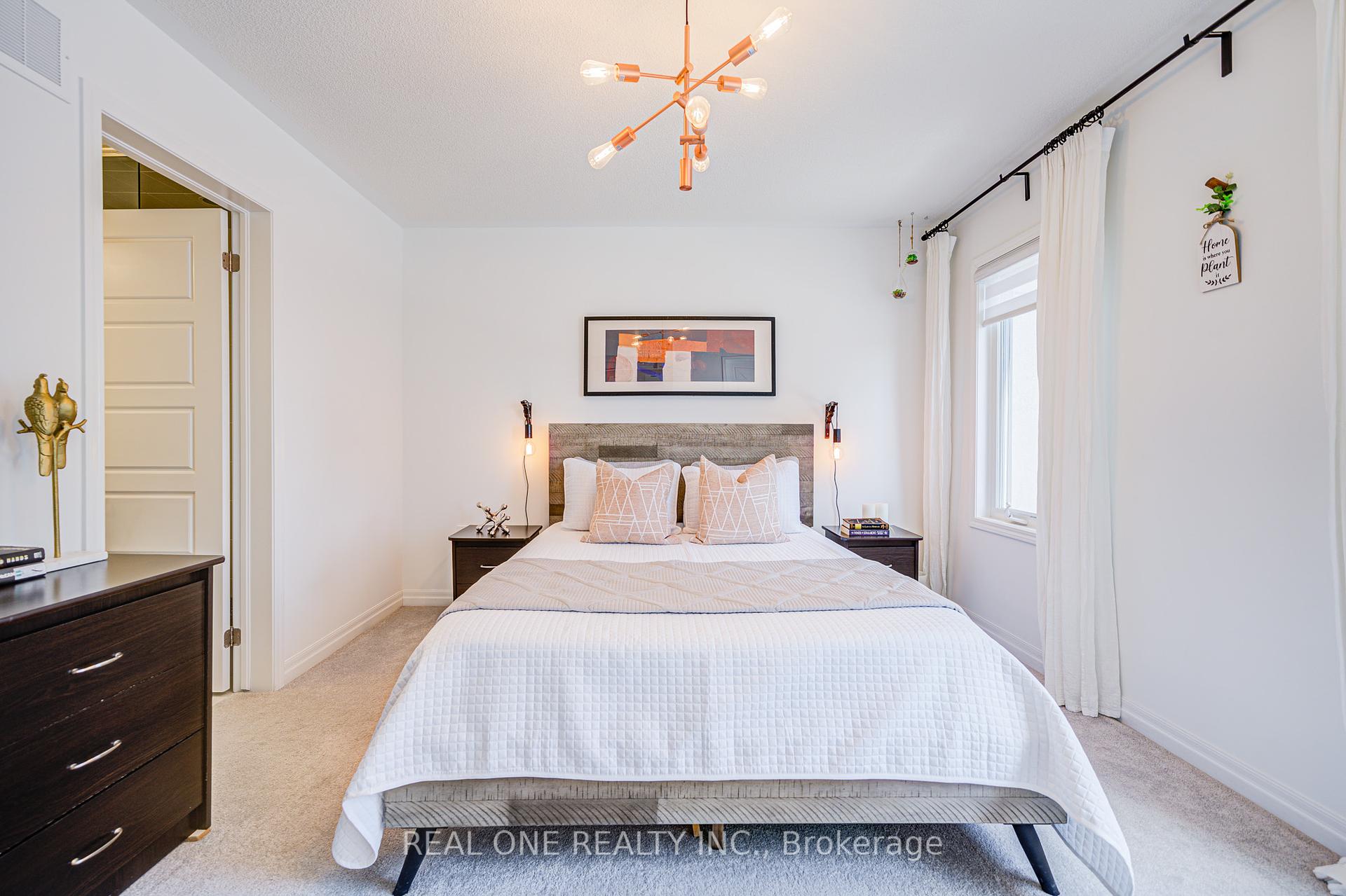 4 Bedrooms Condo at 91 Grovewood Common, Oakville For sale