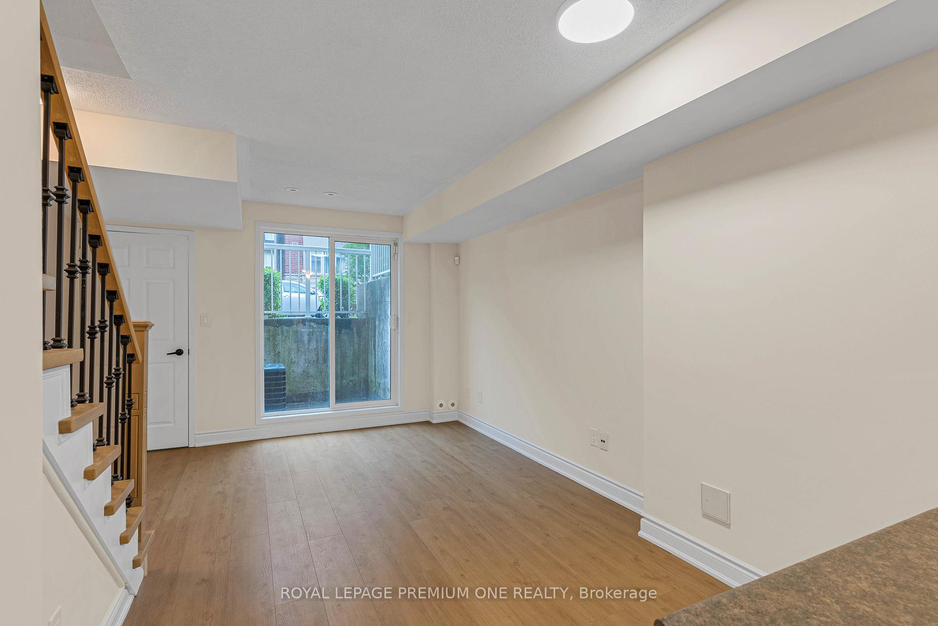 3 Bedrooms Condo at 65 Turntable, Toronto For sale