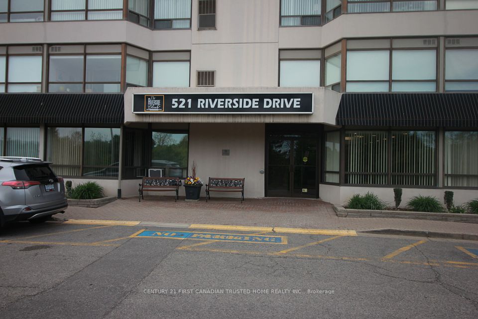 521 Riverside