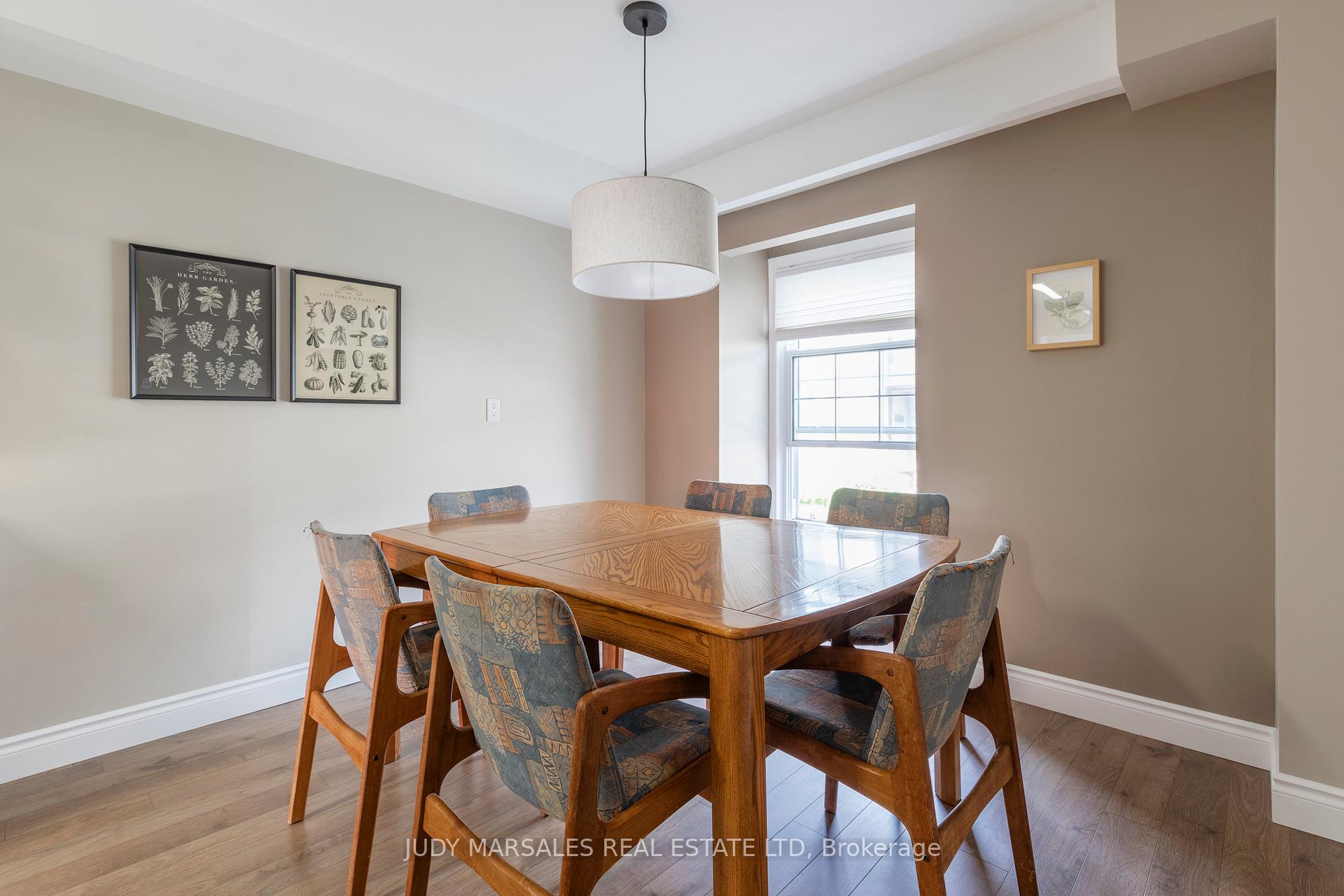 3 Bedrooms Condo at 3035 Glencrest, Burlington For sale