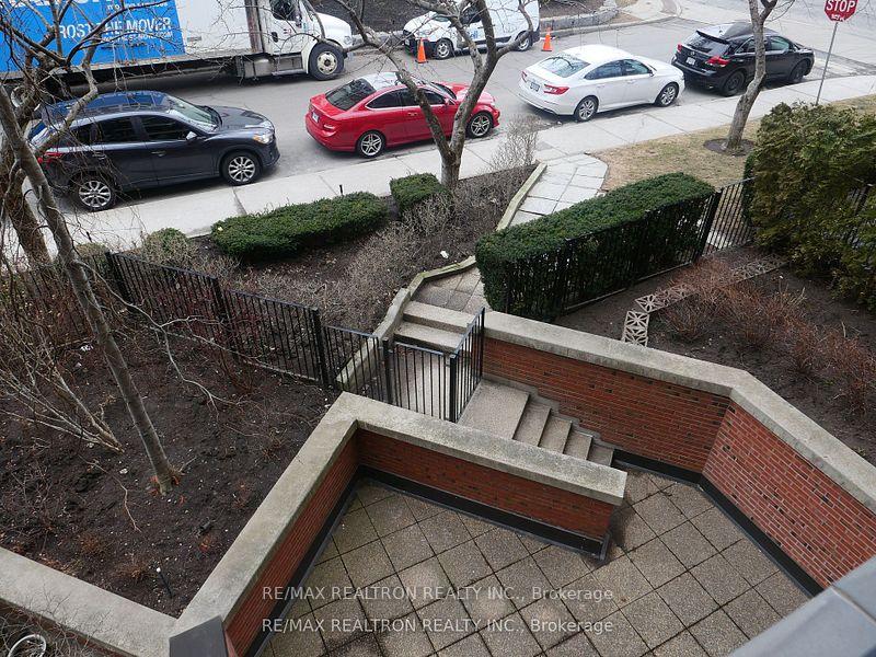 2 Bedrooms Condo at 349 St Clair, Toronto For sale