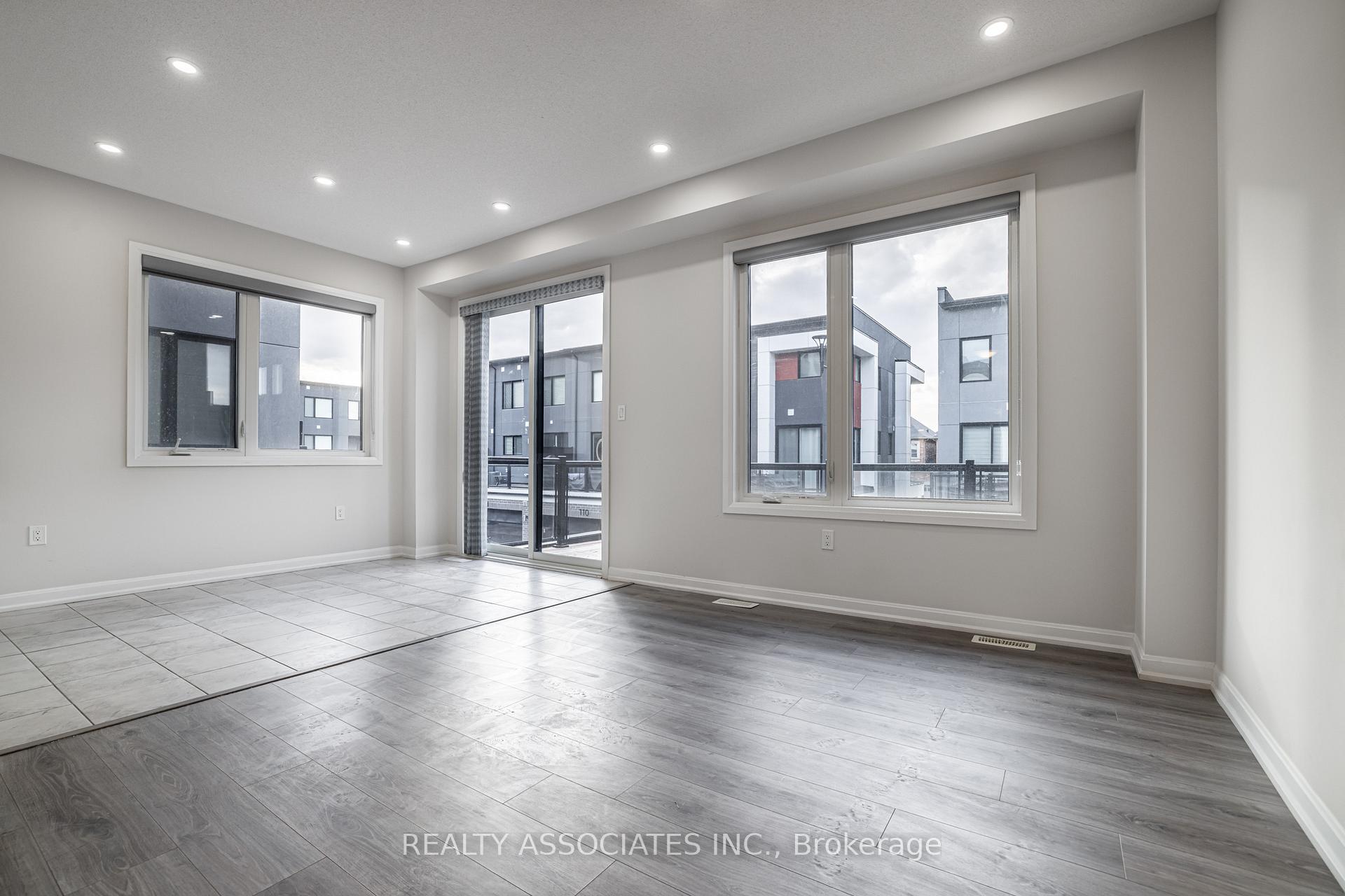 4 Bedrooms Condo at 133 Grovewood, Oakville For sale