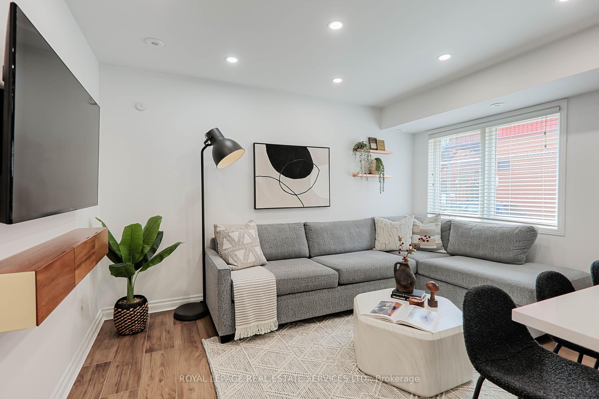 4 Bedrooms Condo at 40 Merchant, Toronto For sale