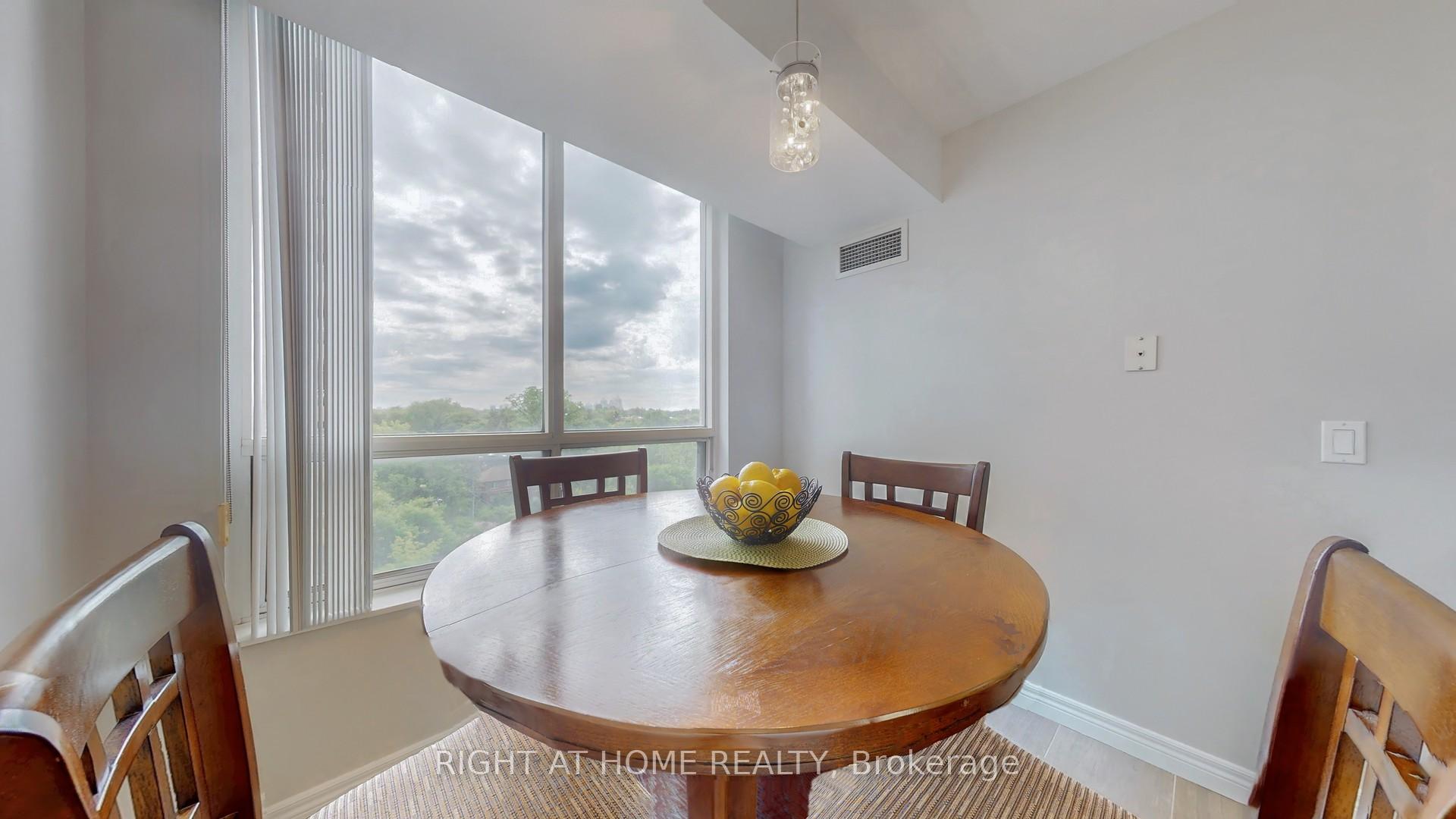 3 Bedrooms Condo at 18 Parkview, Toronto For sale