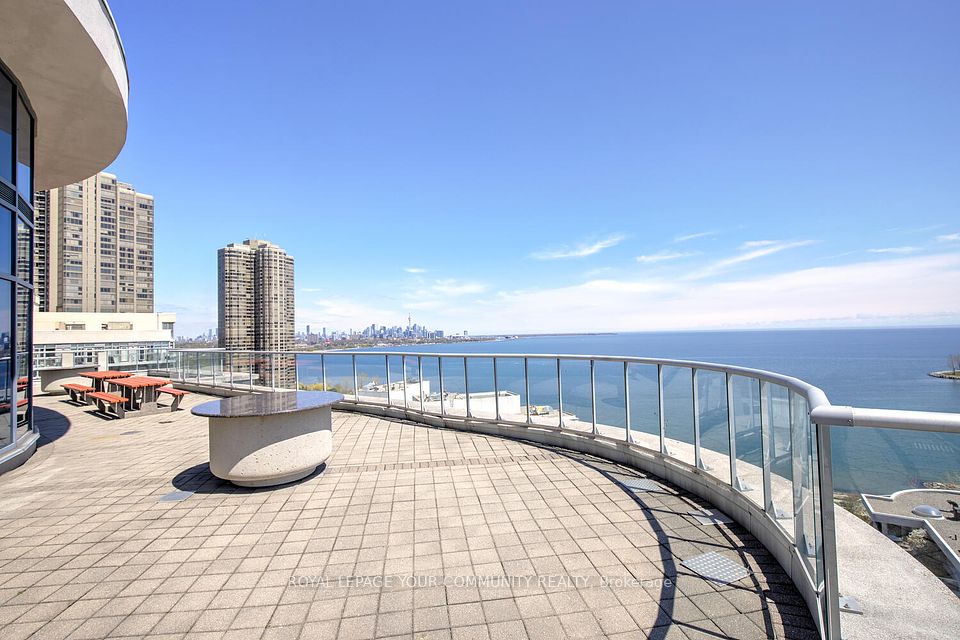 2083 Lake Shore