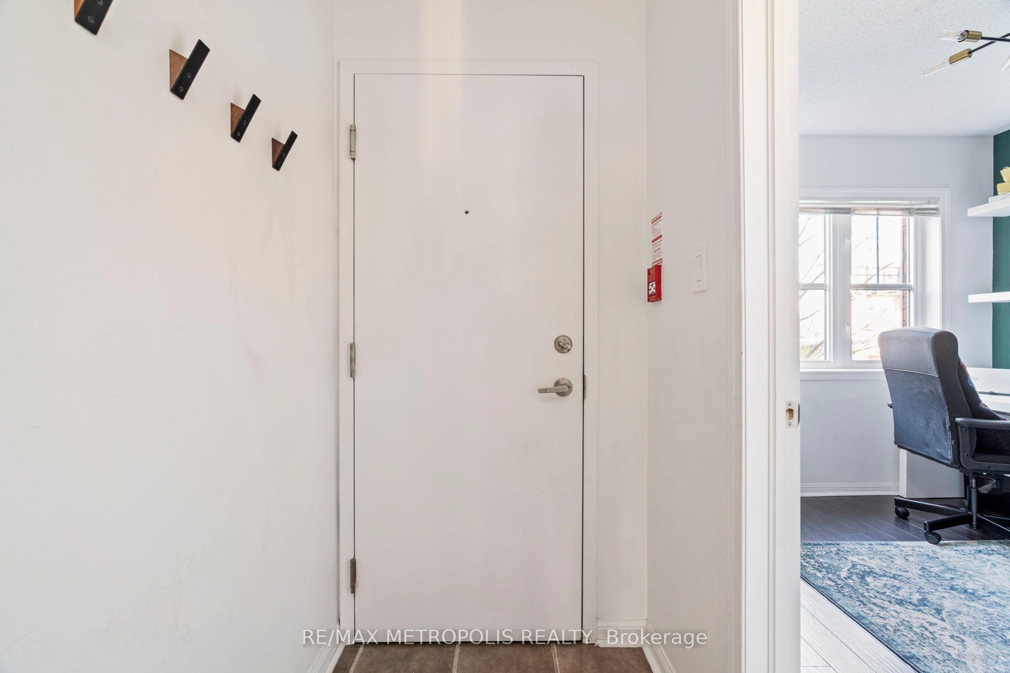 734 Neighbourhood Circle, #4