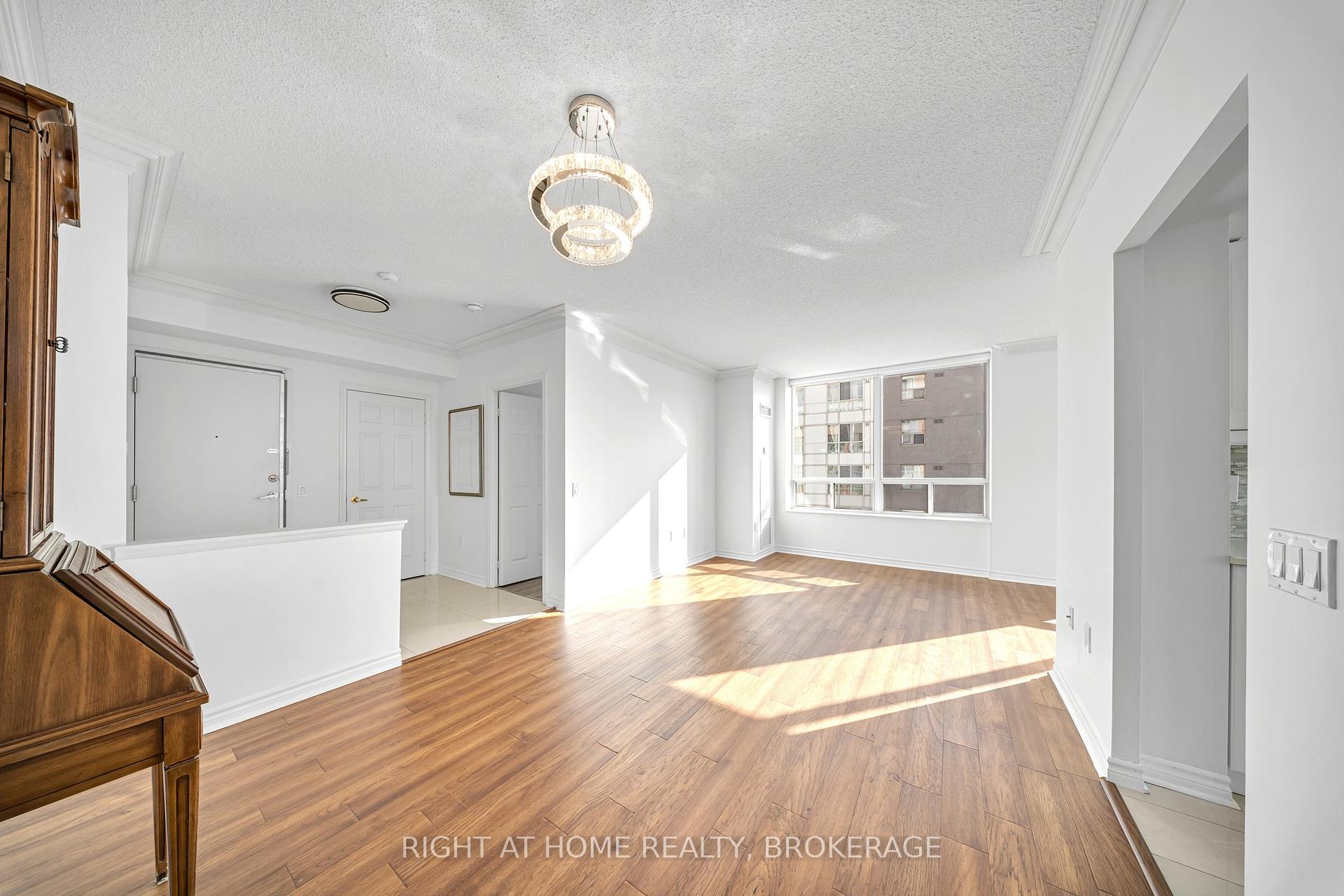 2 Bedrooms Condo at 55 STRATHAVEN, Mississauga For sale