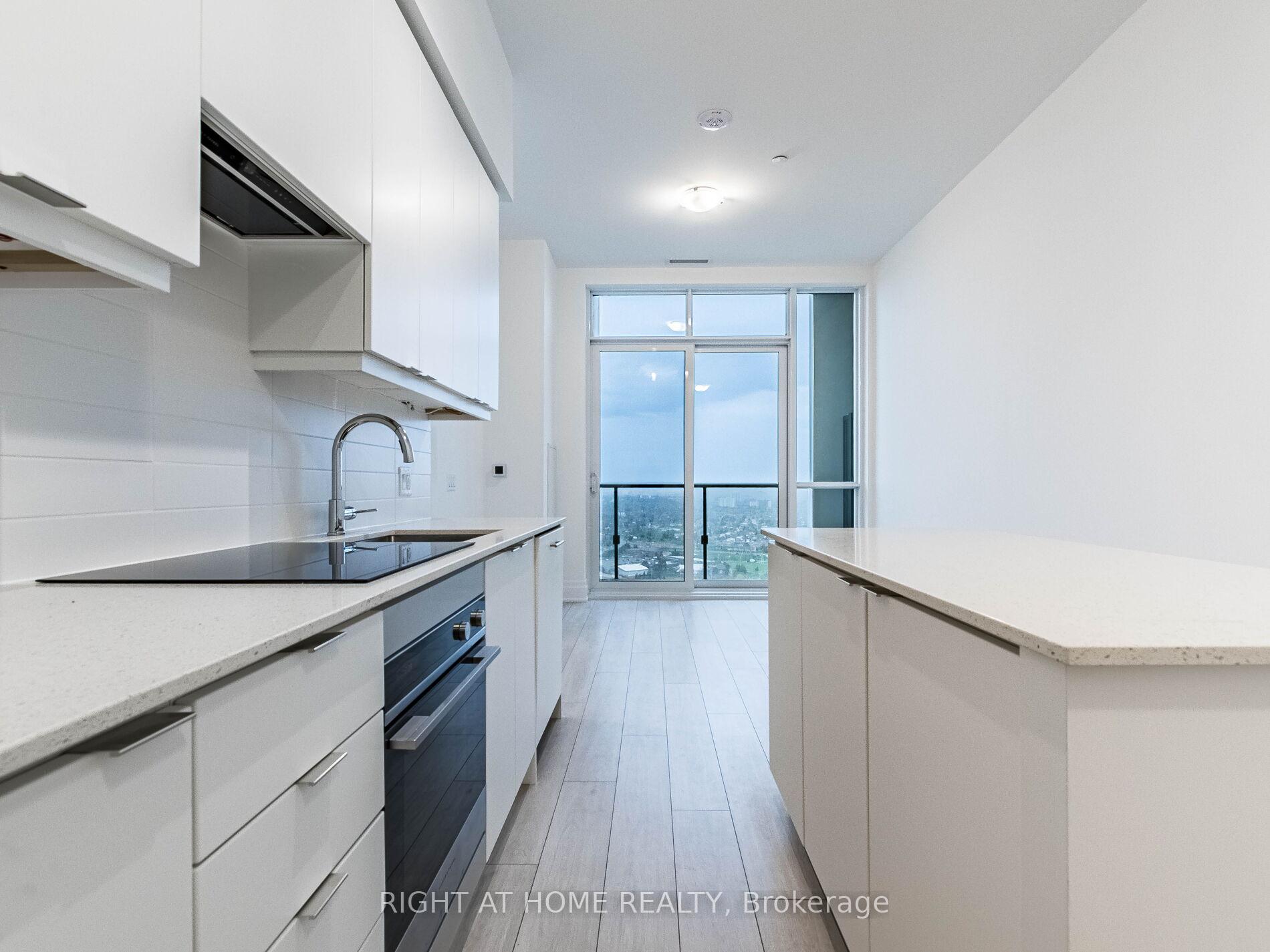 2 Bedrooms Condo at 30 Elm,  Mississauga For sale