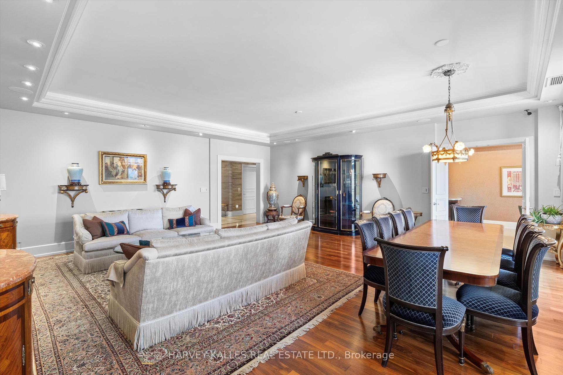 3 Bedrooms Condo at 662 Sheppard, Toronto For sale