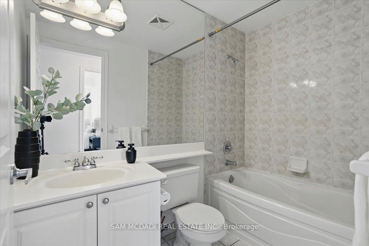 3 Bedrooms Condo at 3888 Duke Of York, Mississauga For sale