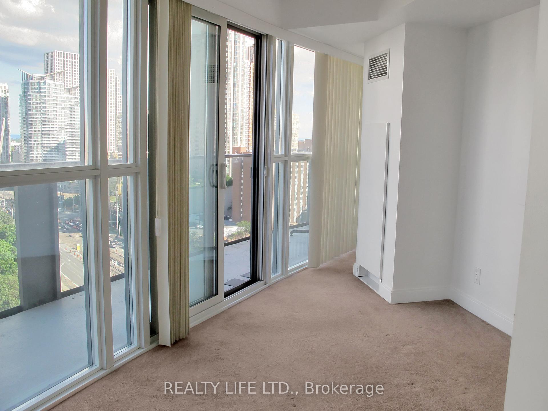 2 Bedrooms Condo at 60 Absolute, Mississauga For sale