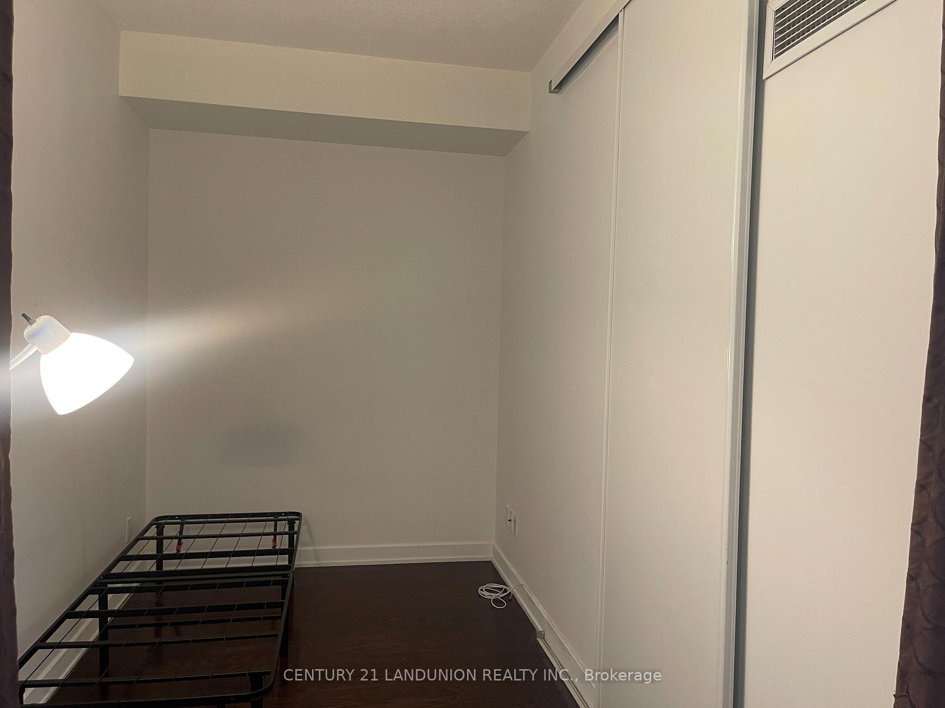 2 Bedrooms Condo at 33 Charles, Toronto For sale